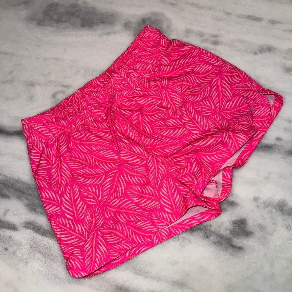 Vineyard Vines Girls Performance Shorts size S 7/8